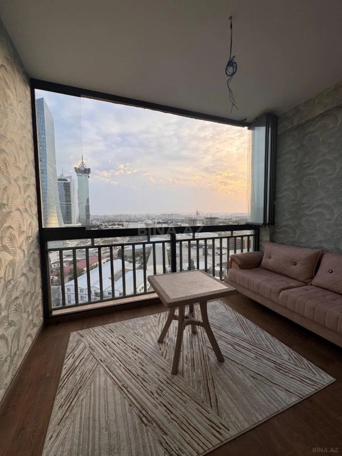 Satılır 2 otaqlı mənzil 91 m²