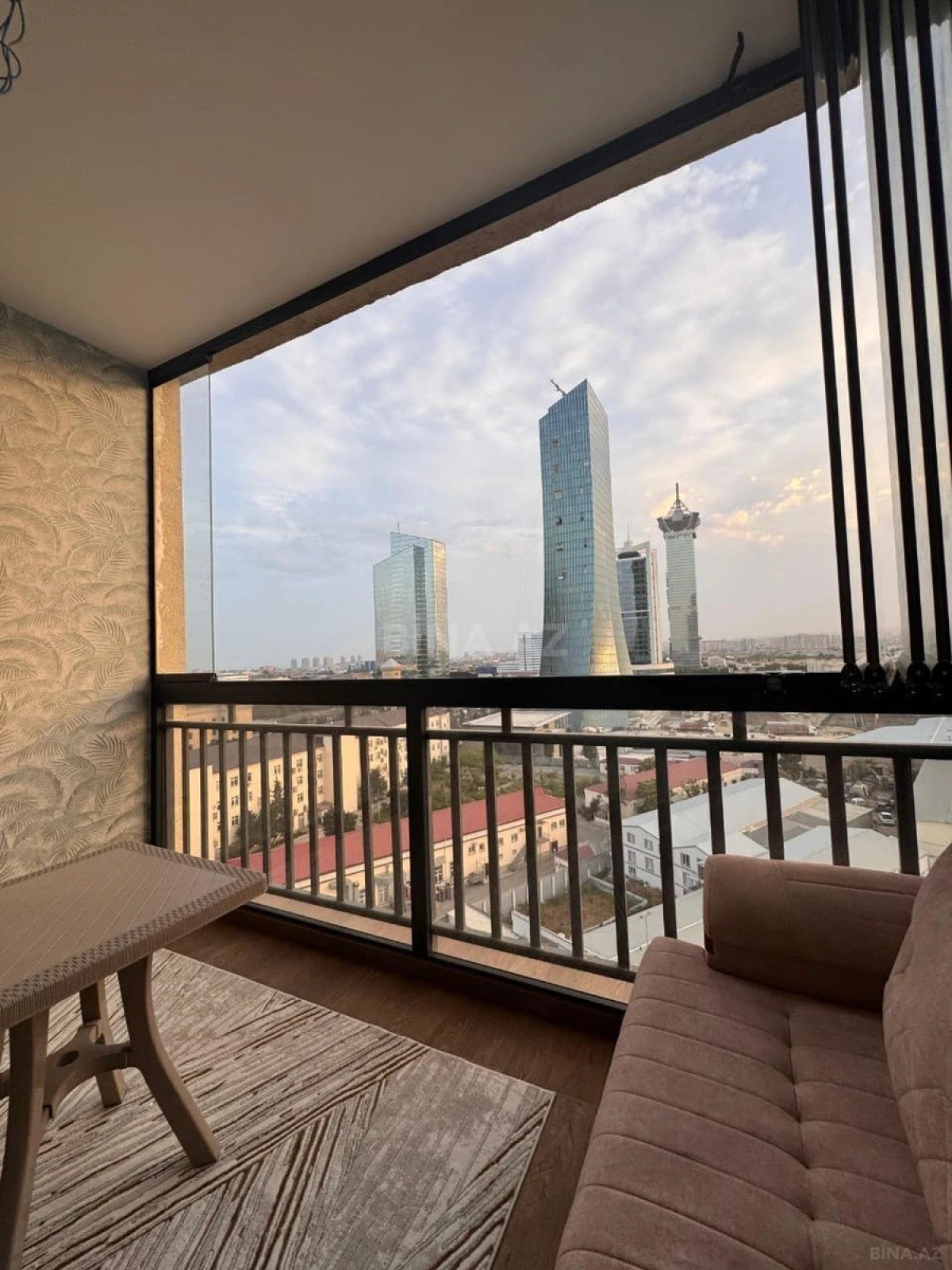 Satılır 2 otaqlı mənzil 91 m²