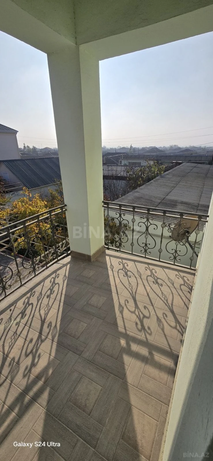 Satılır 5 otaqlı həyət evi 240 m²
