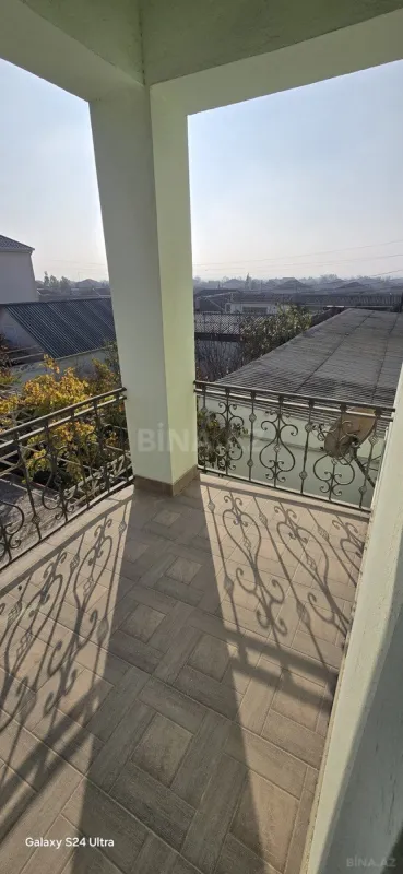Satılır 5 otaqlı həyət evi 240 m²