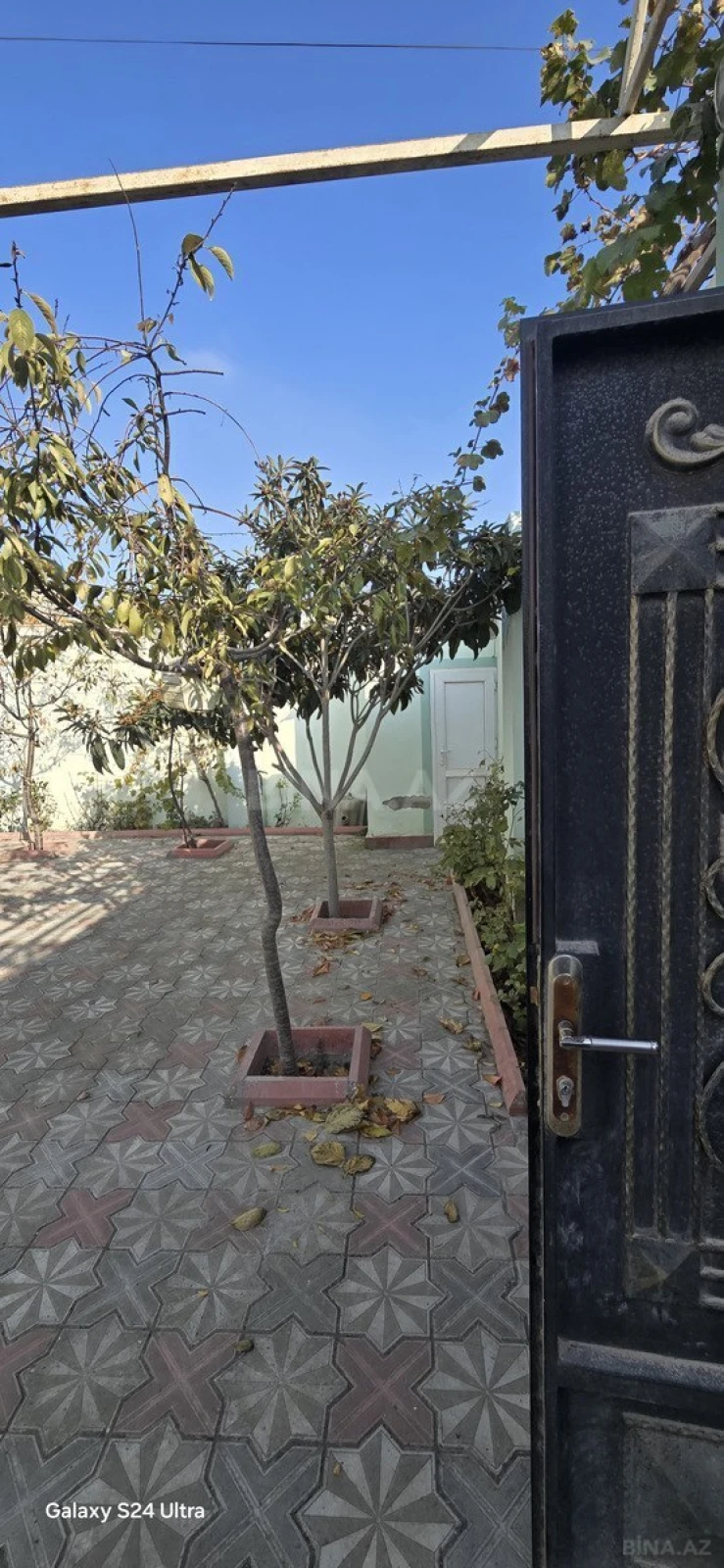 Satılır 5 otaqlı həyət evi 240 m²