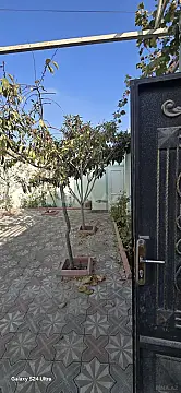 Satılır 5 otaqlı həyət evi 240 m²