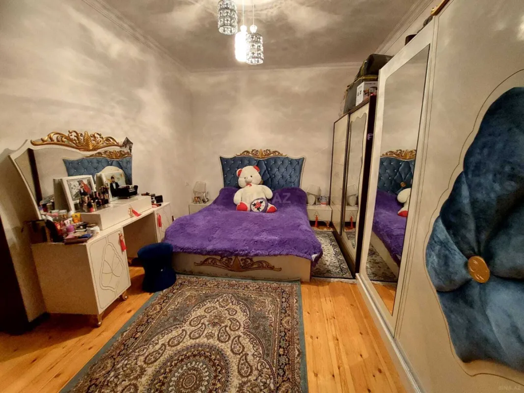 Satılır 5 otaqlı həyət evi 240 m²