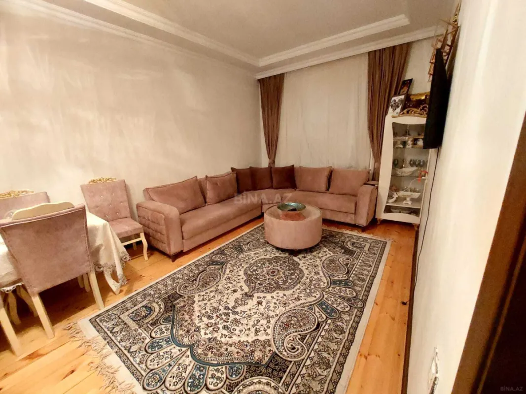 Satılır 5 otaqlı həyət evi 240 m²