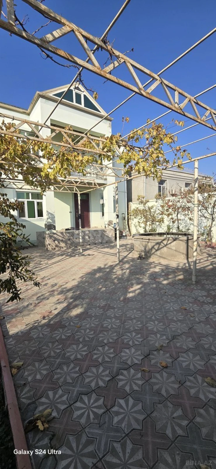 Satılır 5 otaqlı həyət evi 240 m²