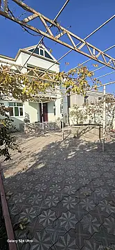 Satılır 5 otaqlı həyət evi 240 m²