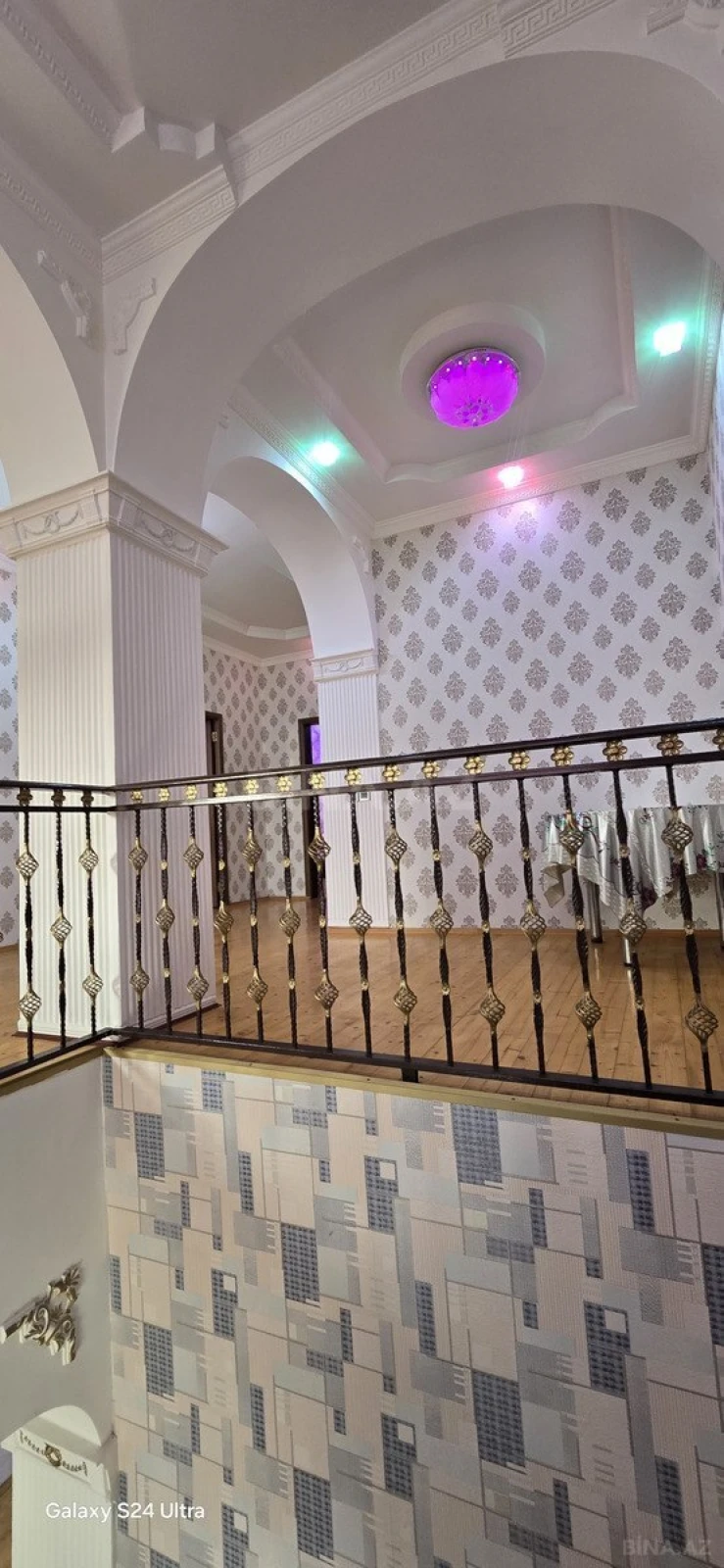 Satılır 5 otaqlı həyət evi 240 m²