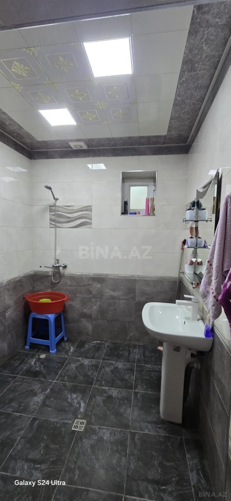 Satılır 5 otaqlı həyət evi 240 m²