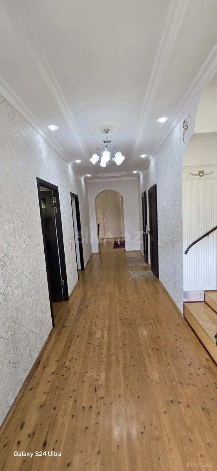 Satılır 5 otaqlı həyət evi 240 m²