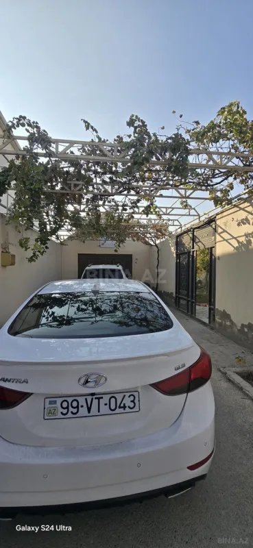 Satılır 5 otaqlı həyət evi 240 m²