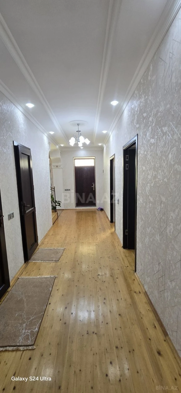 Satılır 5 otaqlı həyət evi 240 m²