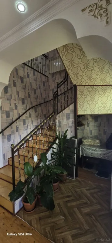 Satılır 5 otaqlı həyət evi 240 m²