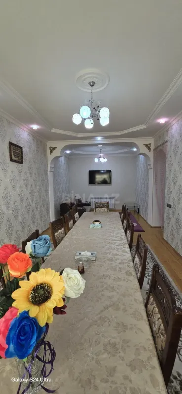 Satılır 5 otaqlı həyət evi 240 m²