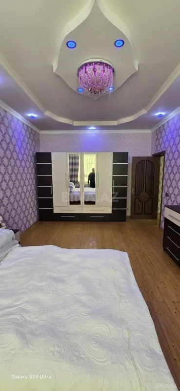 Satılır 5 otaqlı həyət evi 240 m²