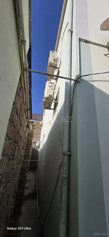Satılır 5 otaqlı həyət evi 240 m²