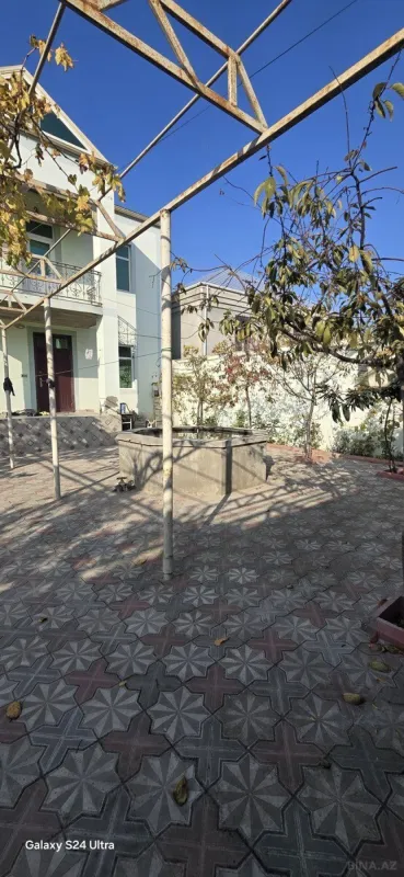 Satılır 5 otaqlı həyət evi 240 m²