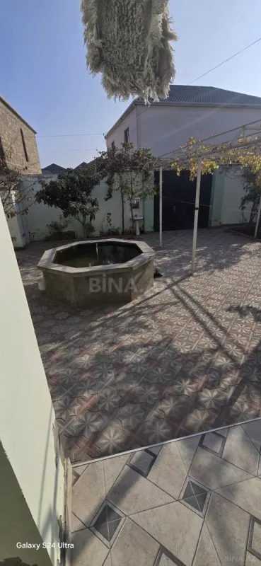 Satılır 5 otaqlı həyət evi 240 m²