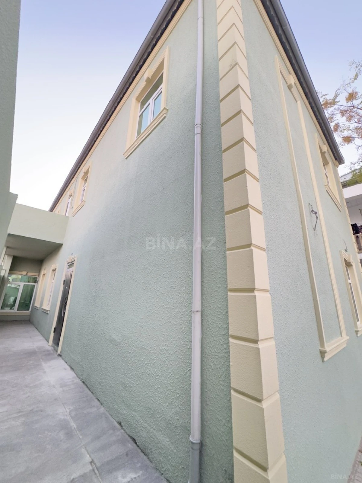 Satılır 6 otaqlı həyət evi 220 m²