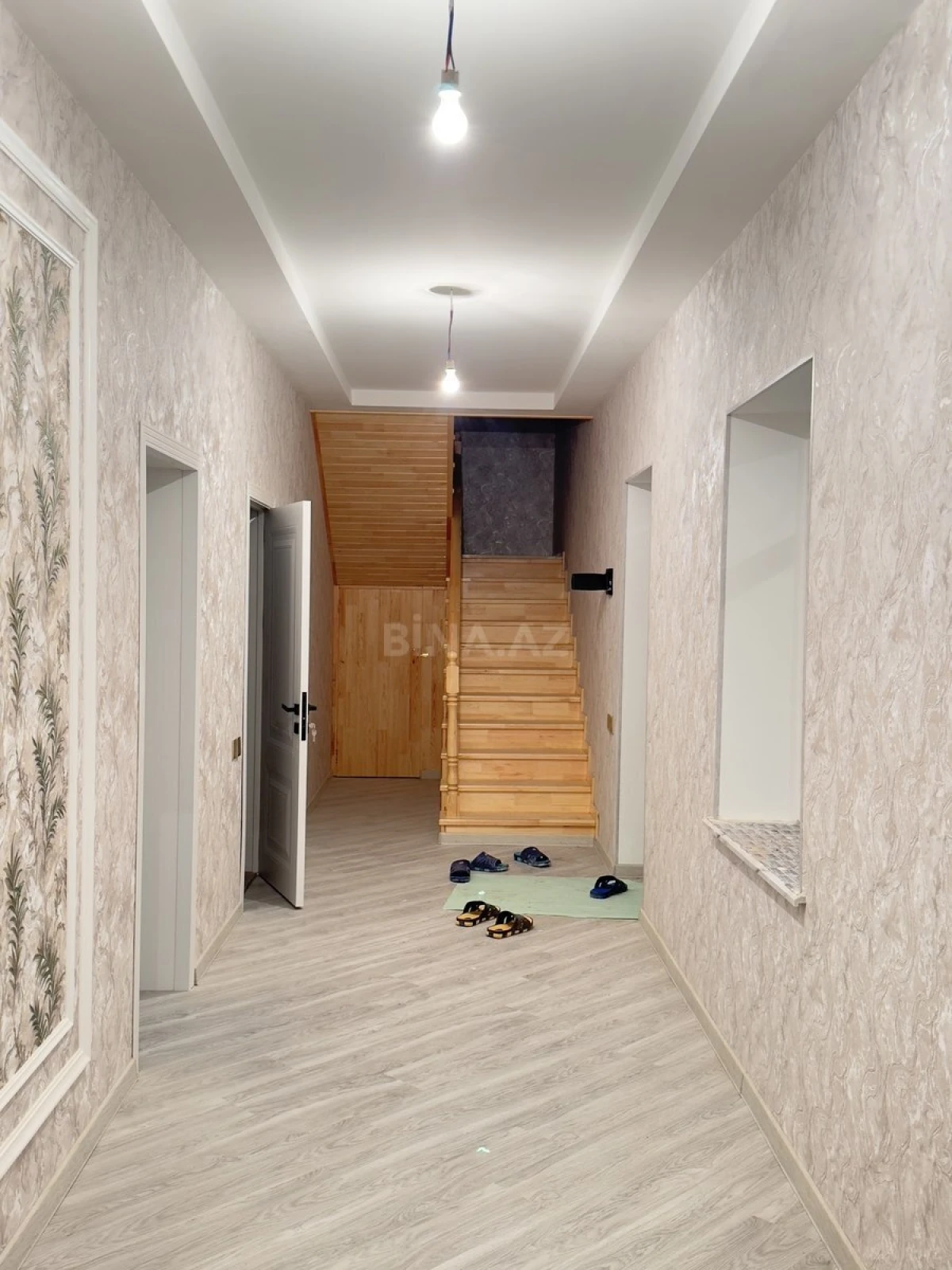 Satılır 6 otaqlı həyət evi 220 m²