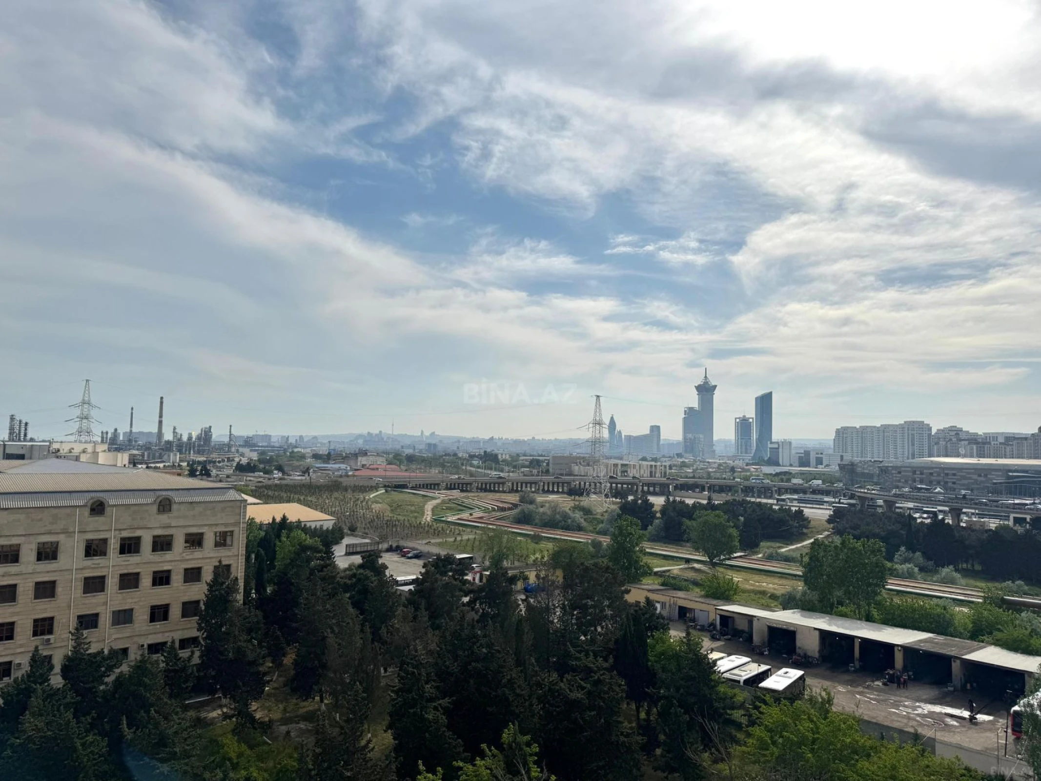 Satılır 4 otaqlı mənzil 109 m²