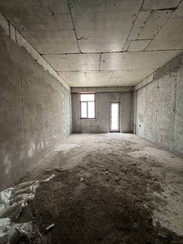Satılır 6 otaqlı mənzil 305 m²