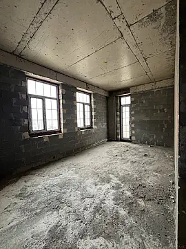 Satılır 6 otaqlı mənzil 305 m²