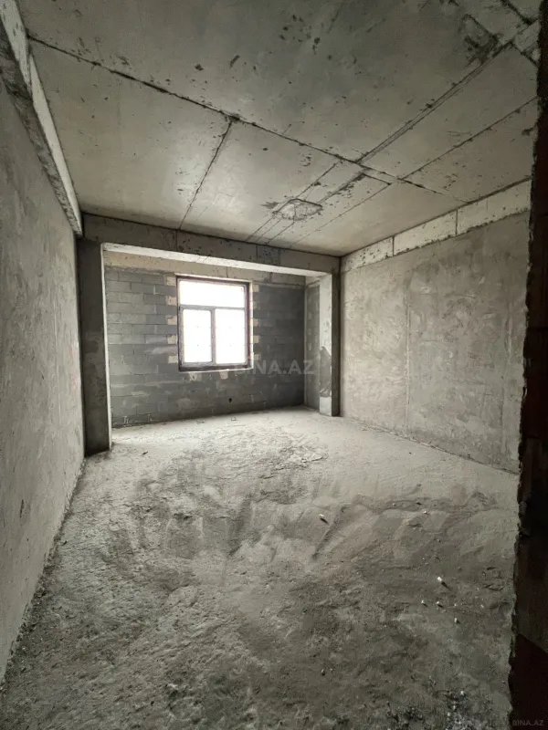 Satılır 6 otaqlı mənzil 305 m²