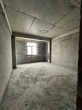 Satılır 6 otaqlı mənzil 305 m²