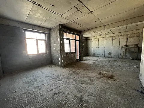 Satılır 6 otaqlı mənzil 305 m²