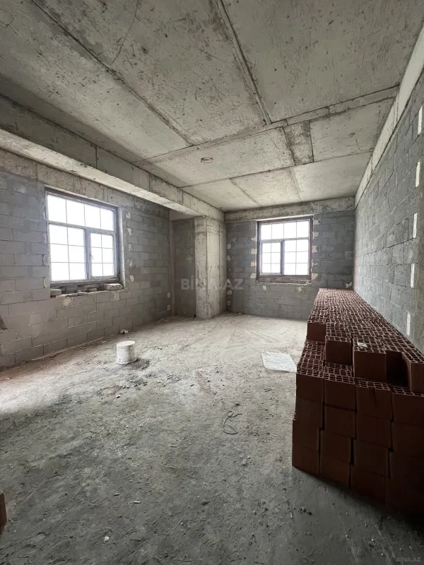 Satılır 6 otaqlı mənzil 305 m²