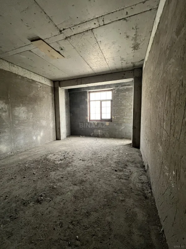 Satılır 6 otaqlı mənzil 305 m²