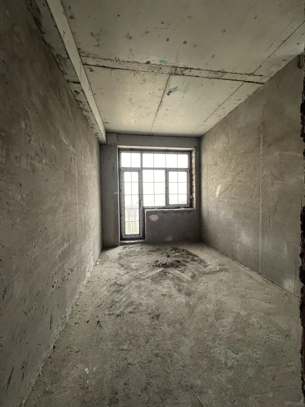 Satılır 6 otaqlı mənzil 305 m²