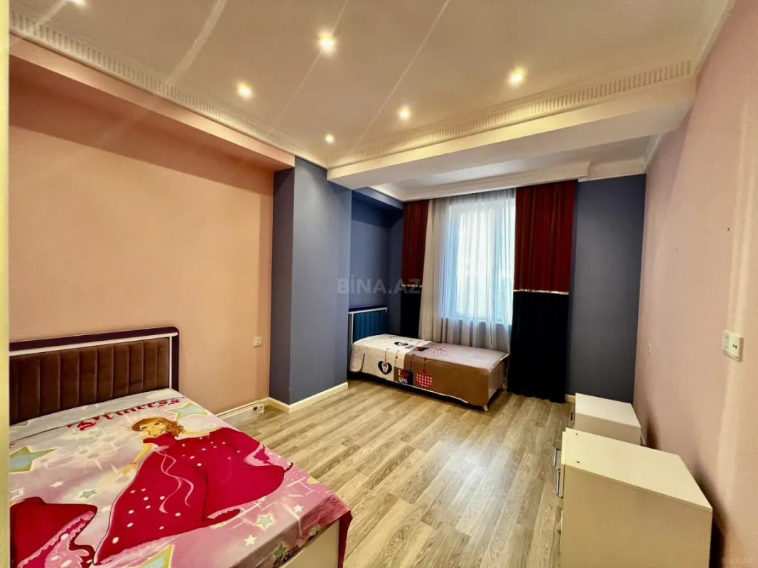 Satılır 5 otaqlı mənzil 185 m²