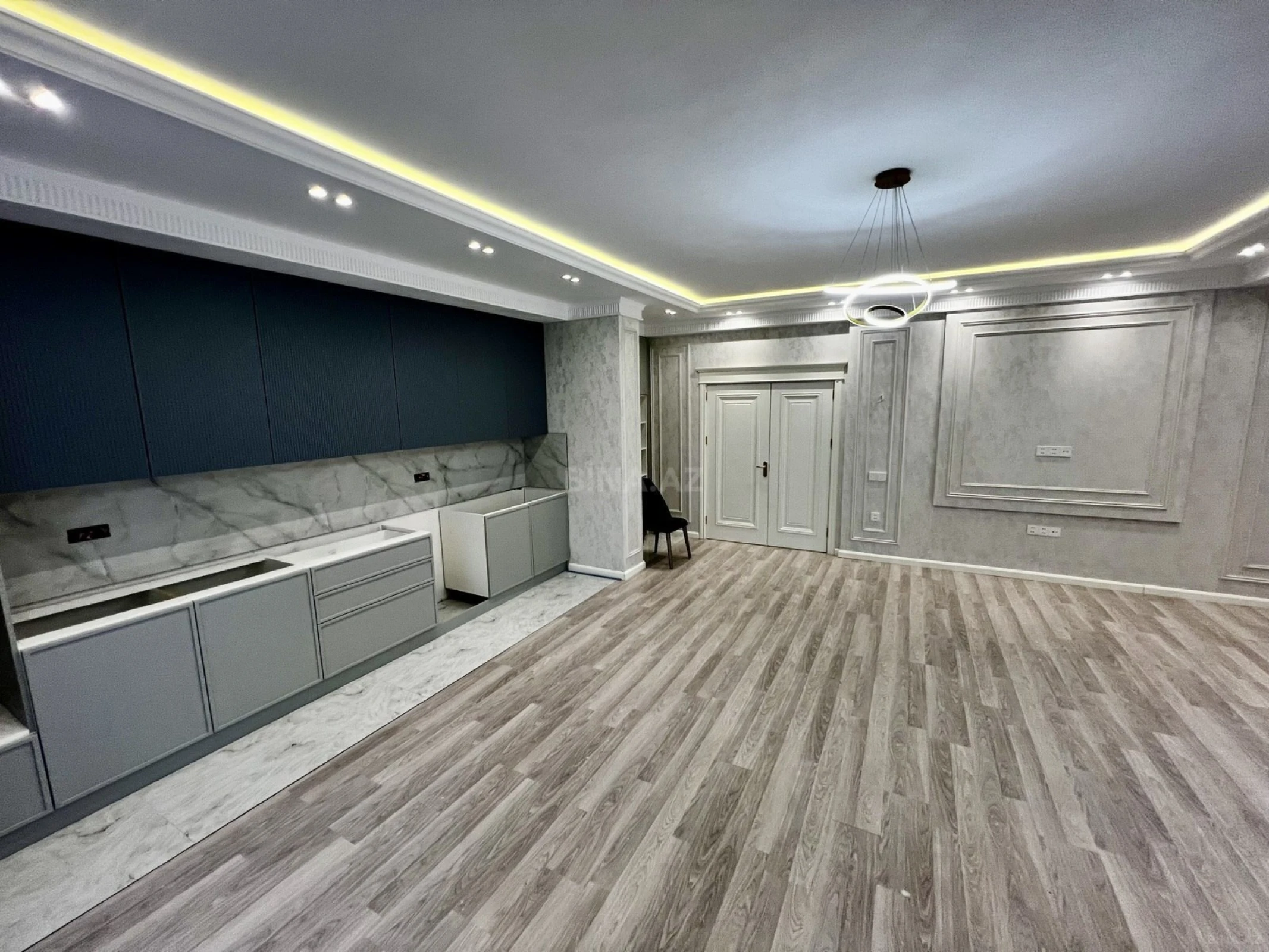 Satılır 5 otaqlı mənzil 185 m²