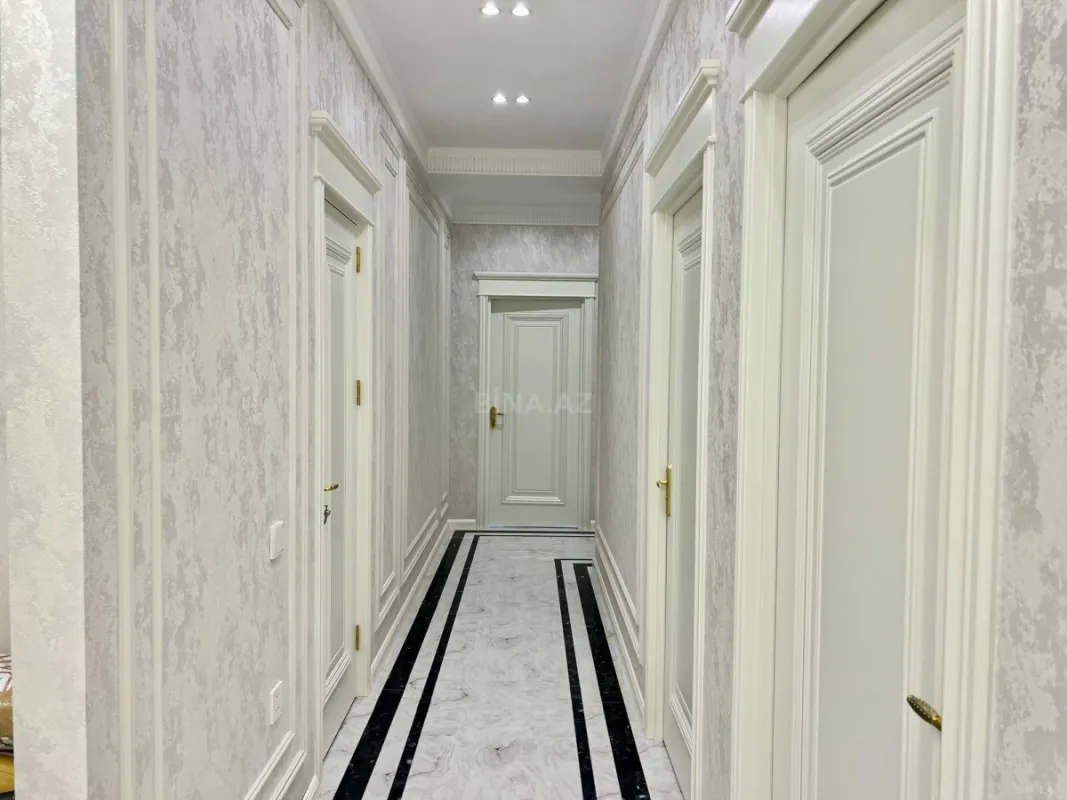 Satılır 5 otaqlı mənzil 185 m²