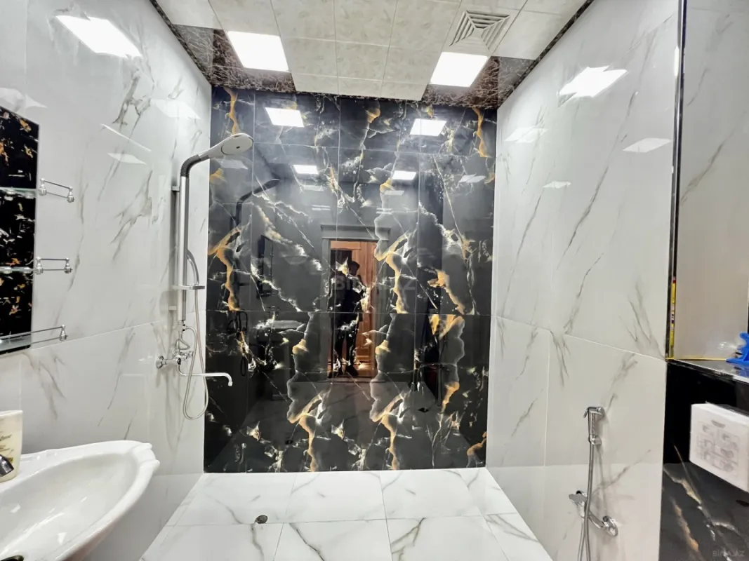 Satılır 5 otaqlı mənzil 185 m²