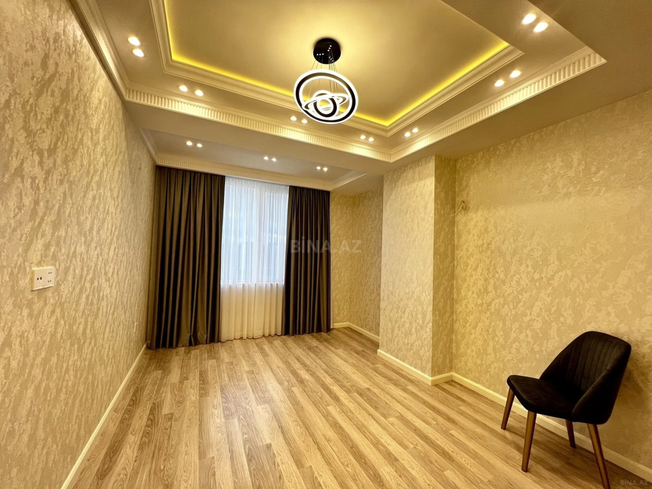 Satılır 5 otaqlı mənzil 185 m²
