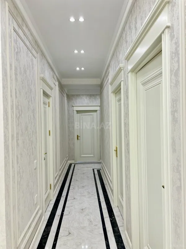 Satılır 5 otaqlı mənzil 185 m²