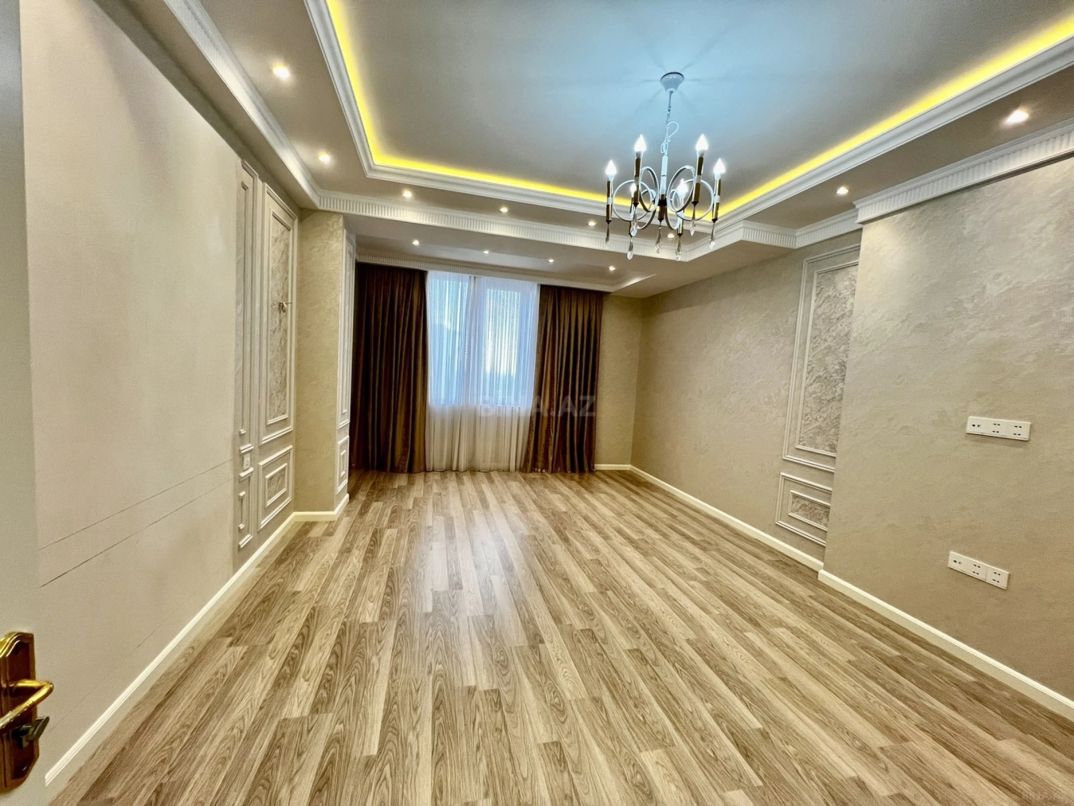 Satılır 5 otaqlı mənzil 185 m²