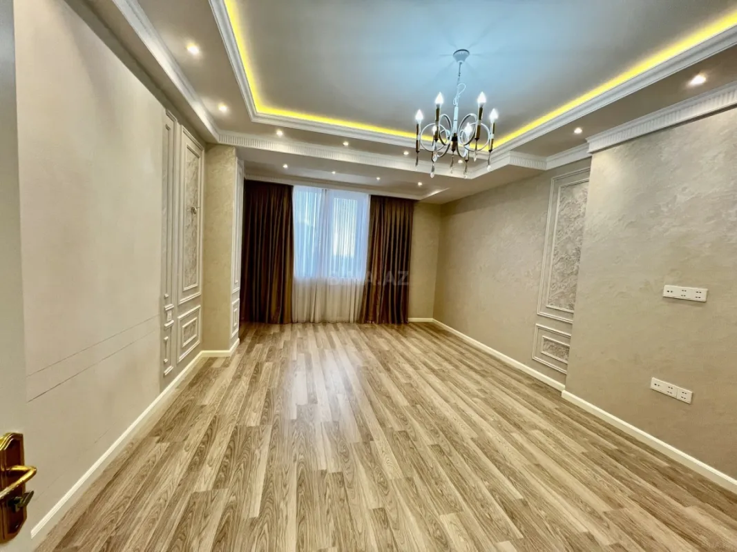 Satılır 5 otaqlı mənzil 185 m²