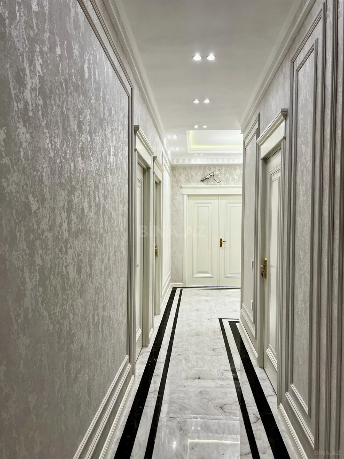 Satılır 5 otaqlı mənzil 185 m²