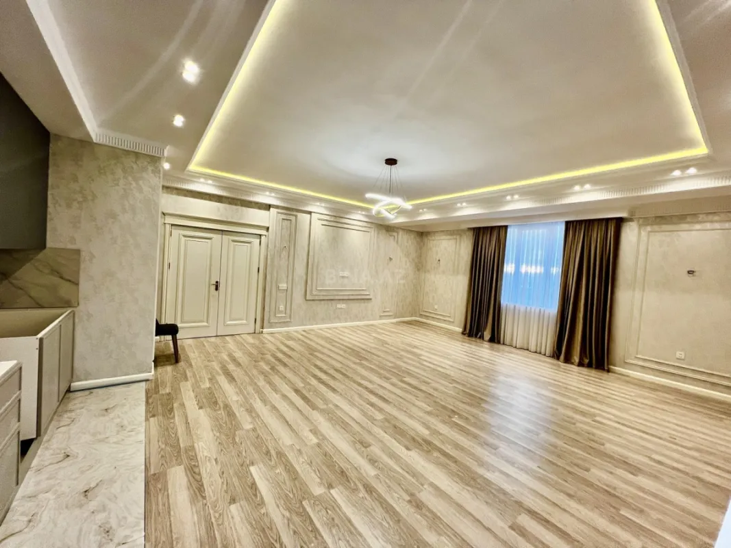 Satılır 5 otaqlı mənzil 185 m²