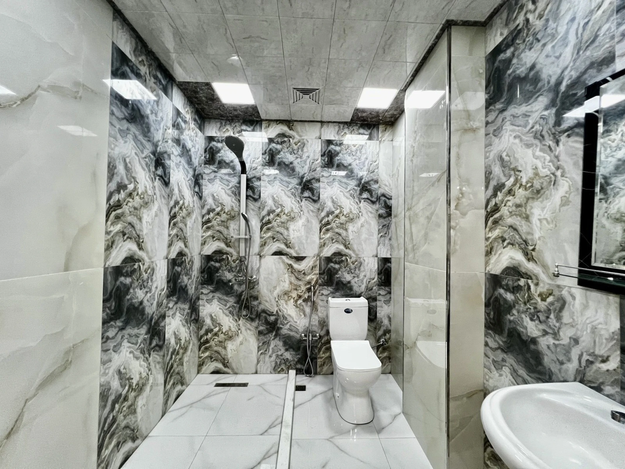 Satılır 5 otaqlı mənzil 185 m²