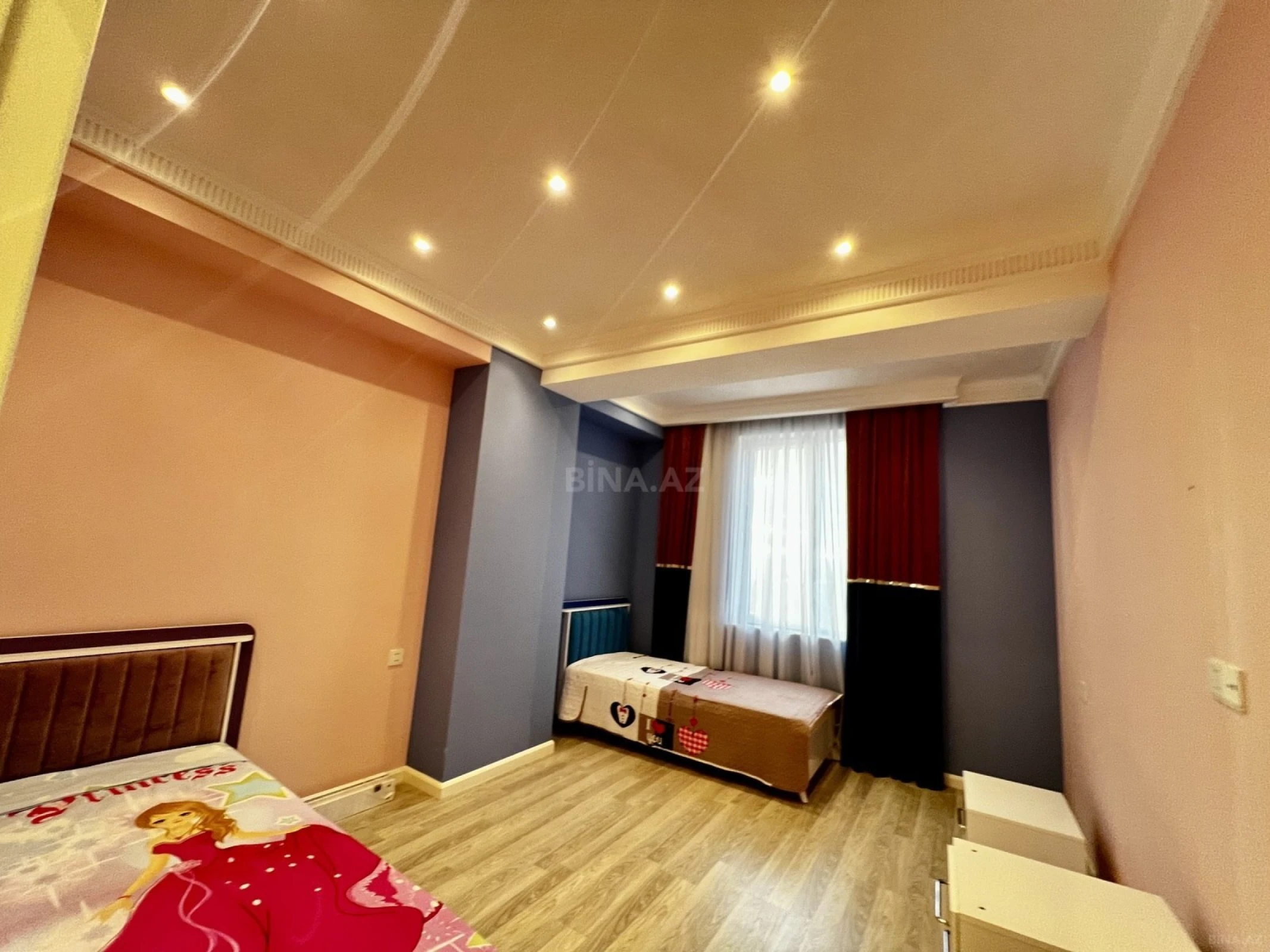 Satılır 5 otaqlı mənzil 185 m²