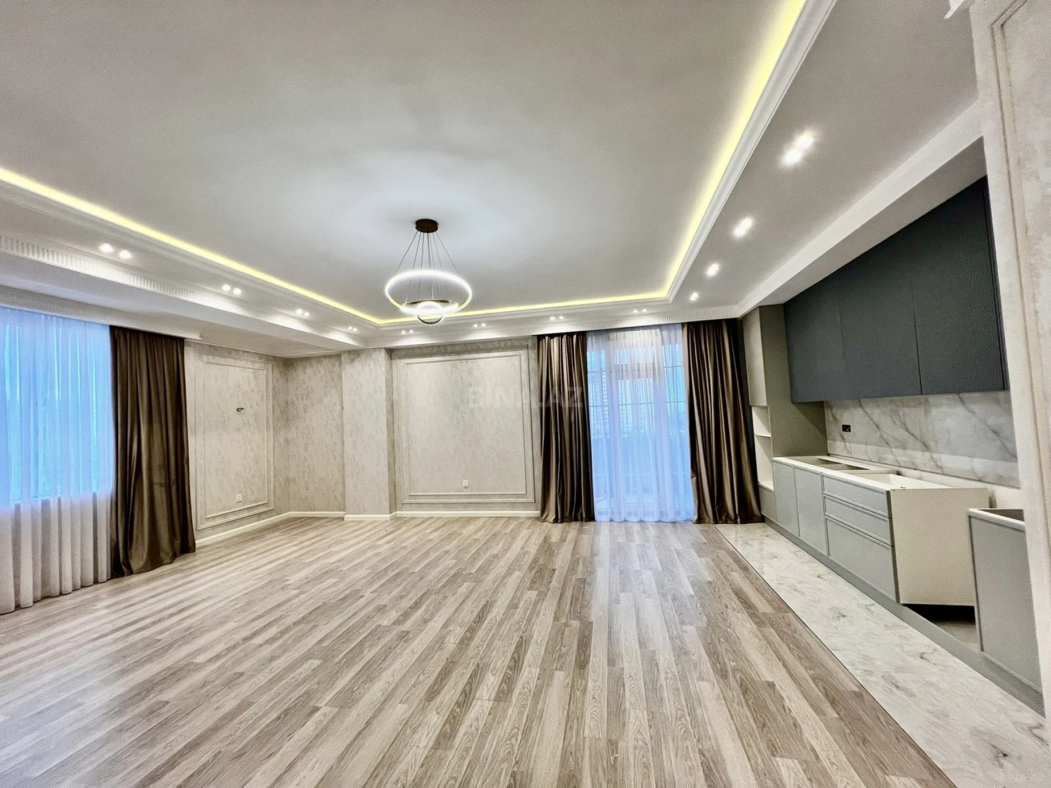 Satılır 5 otaqlı mənzil 185 m²