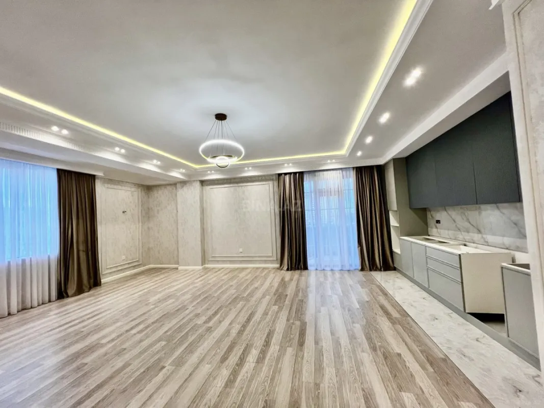 Satılır 5 otaqlı mənzil 185 m²