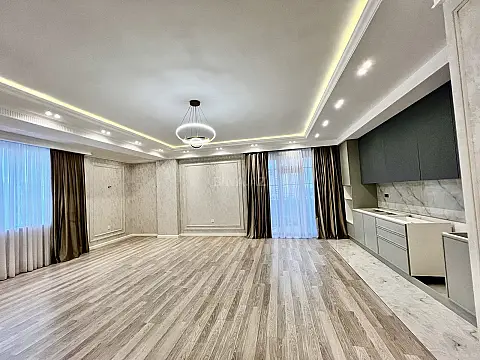 Satılır 5 otaqlı mənzil 185 m²