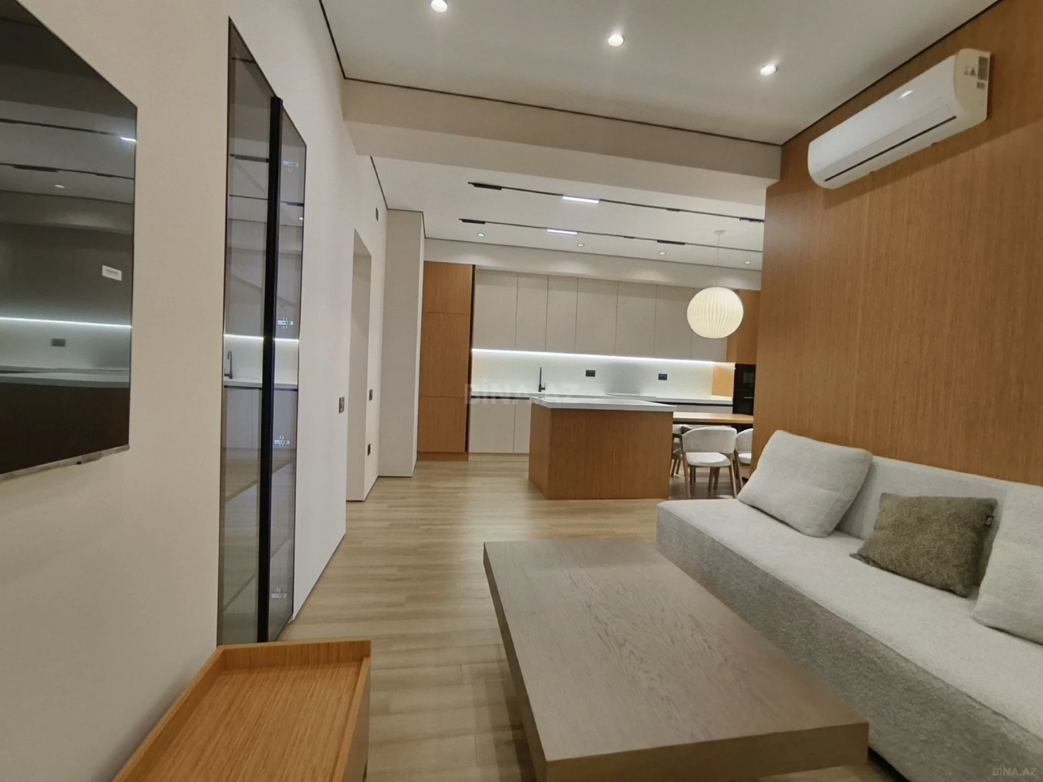 Kirayə verilir 2 otaqlı mənzil 71 m²