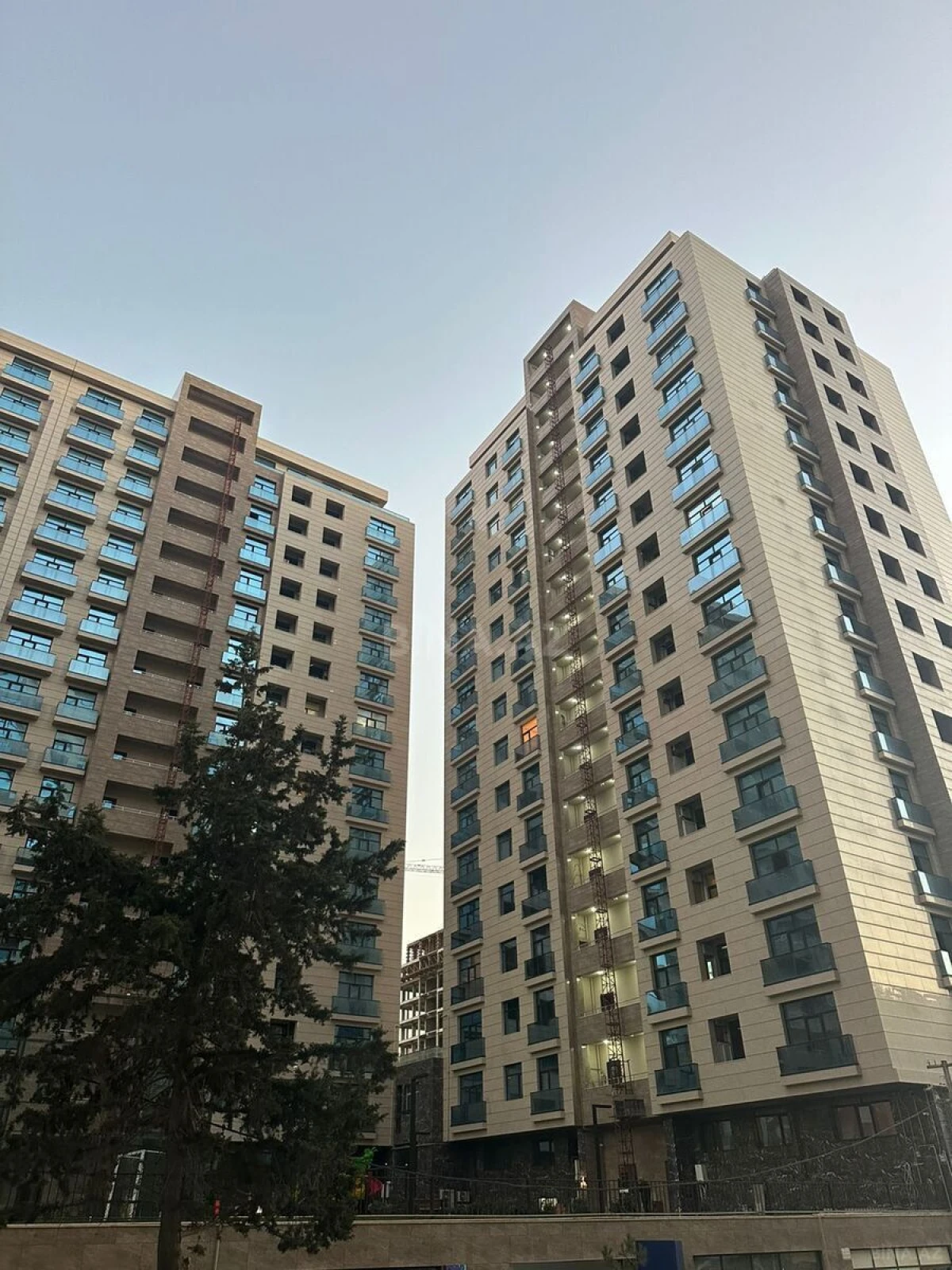 Satılır 4 otaqlı mənzil 148 m²