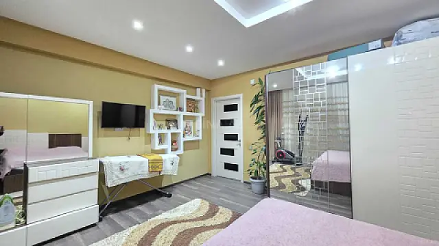 Satılır 2 otaqlı mənzil 101 m²